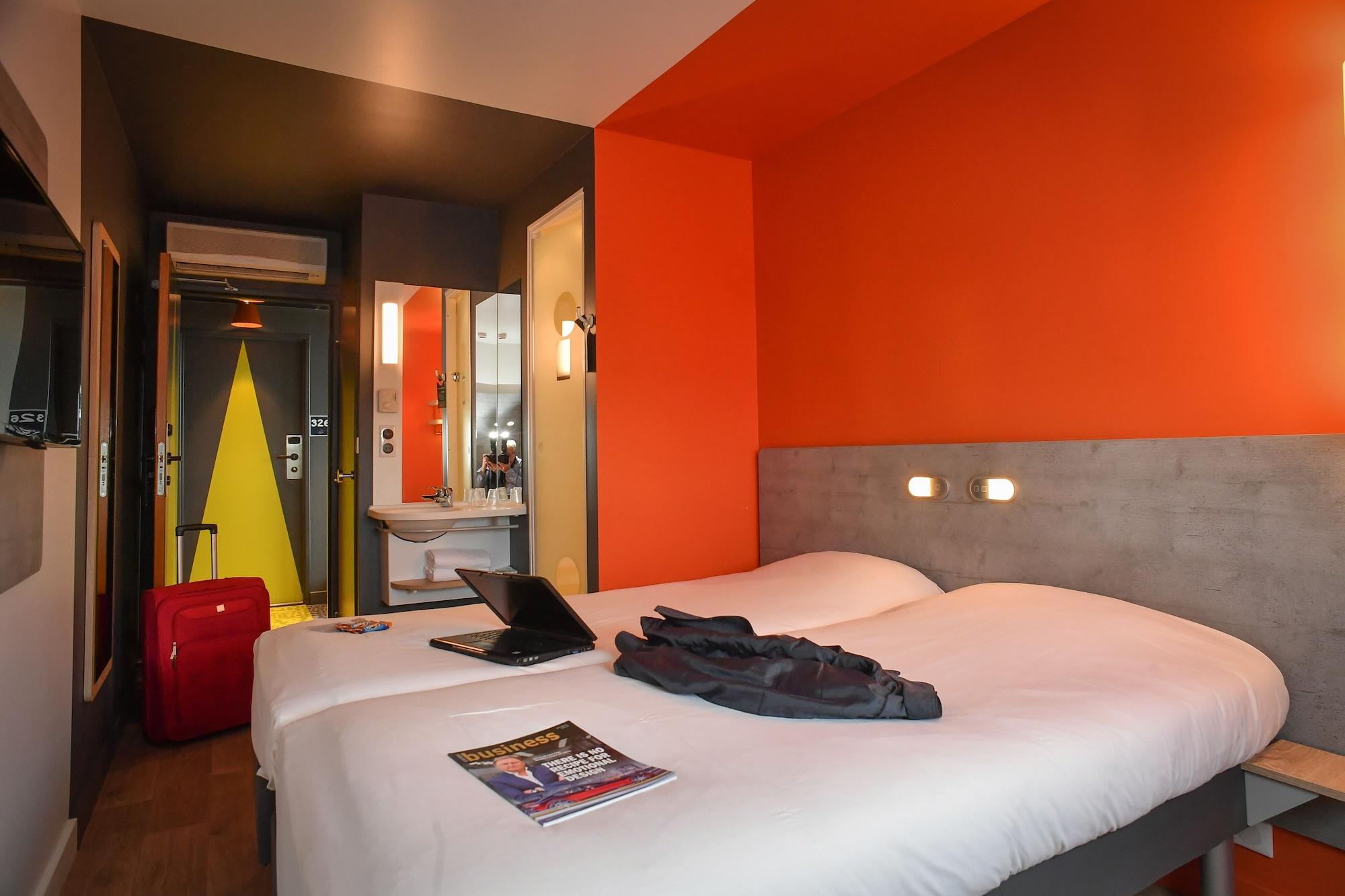Ibis Budget Coutances Bagian luar foto