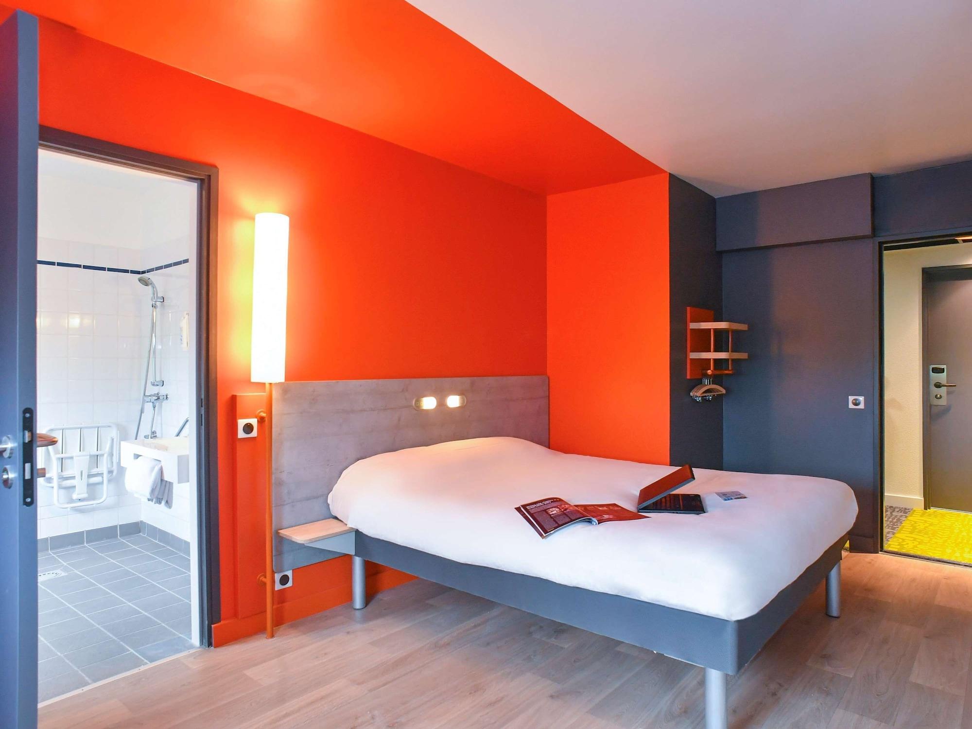 Ibis Budget Coutances Bagian luar foto