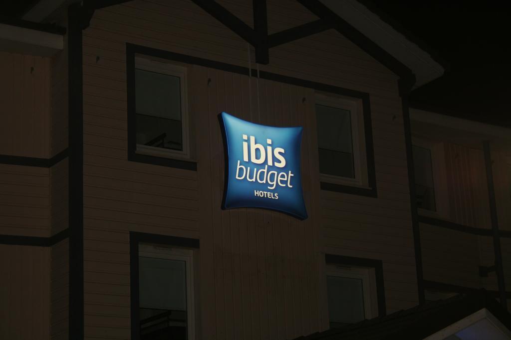 Ibis Budget Coutances Bagian luar foto