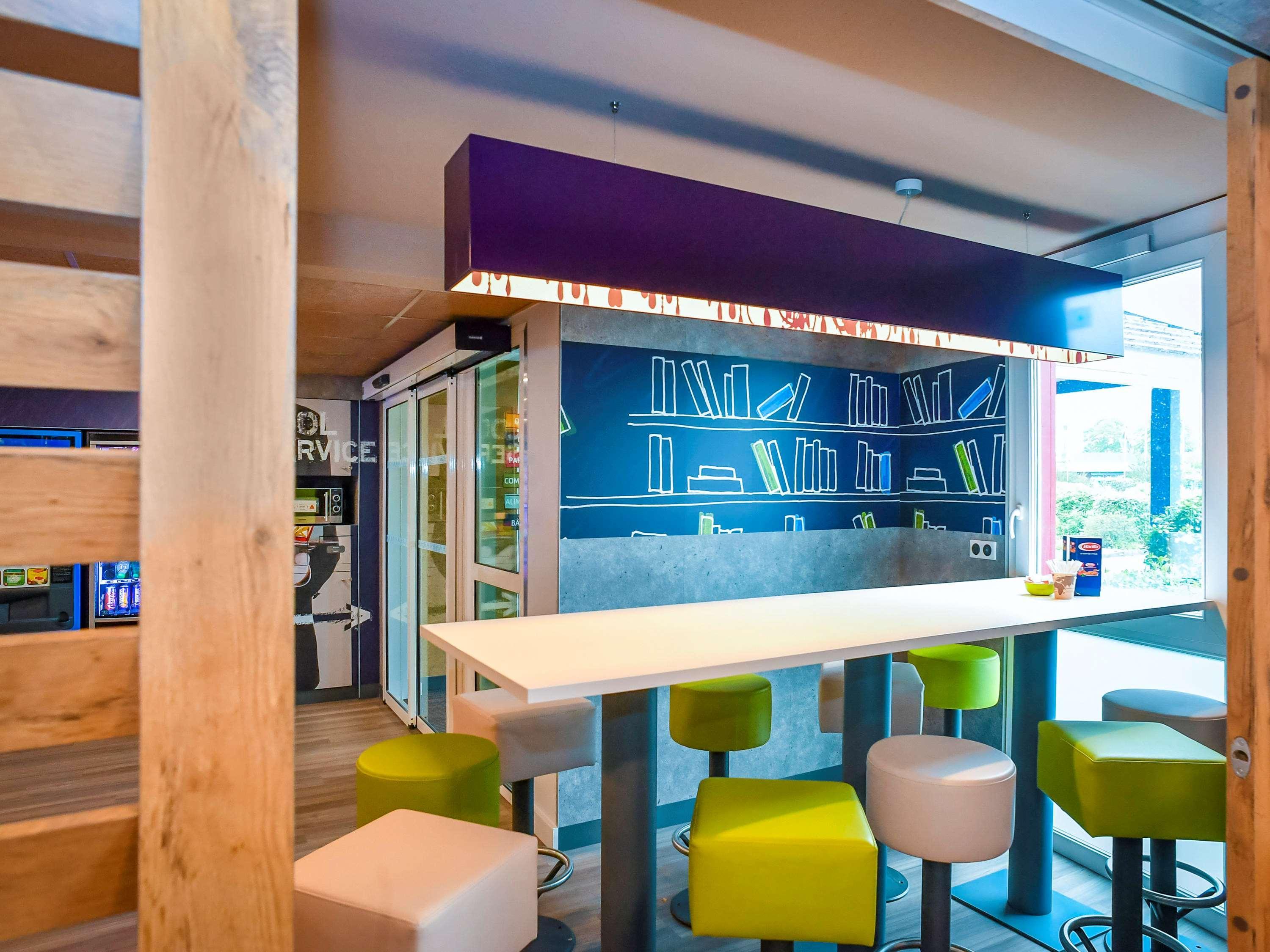 Ibis Budget Coutances Bagian luar foto