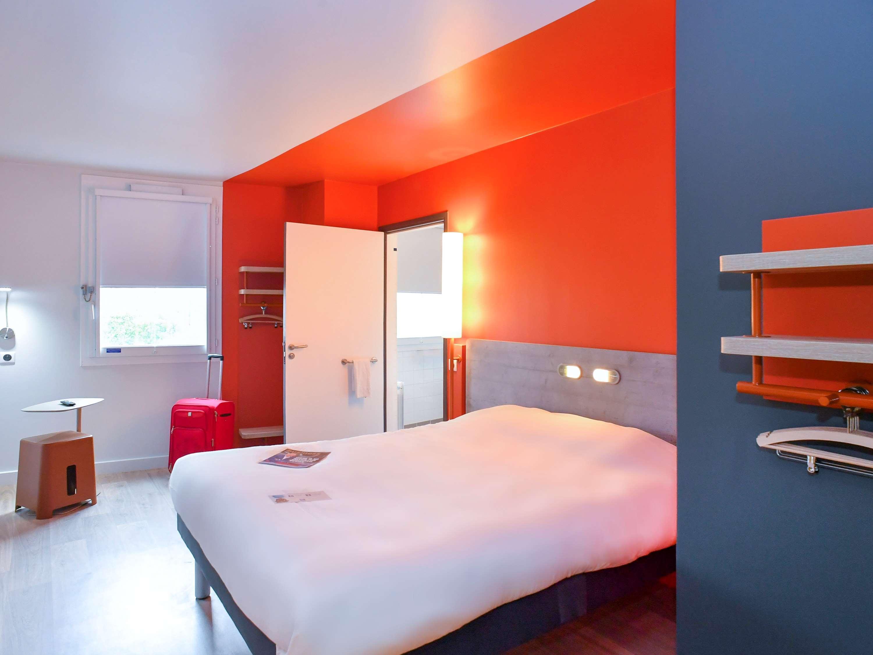 Ibis Budget Coutances Bagian luar foto