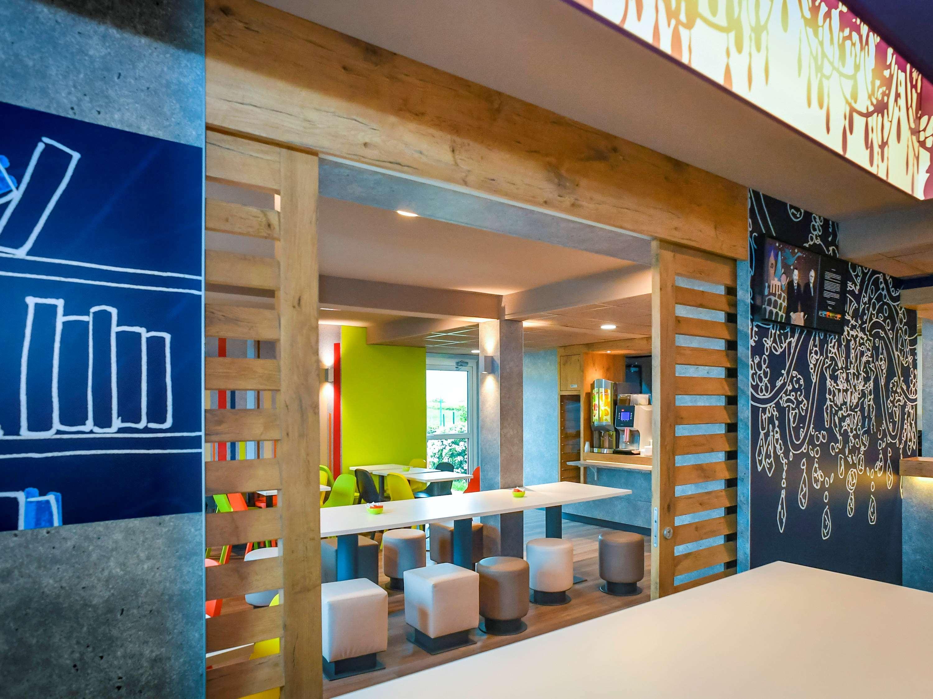 Ibis Budget Coutances Bagian luar foto