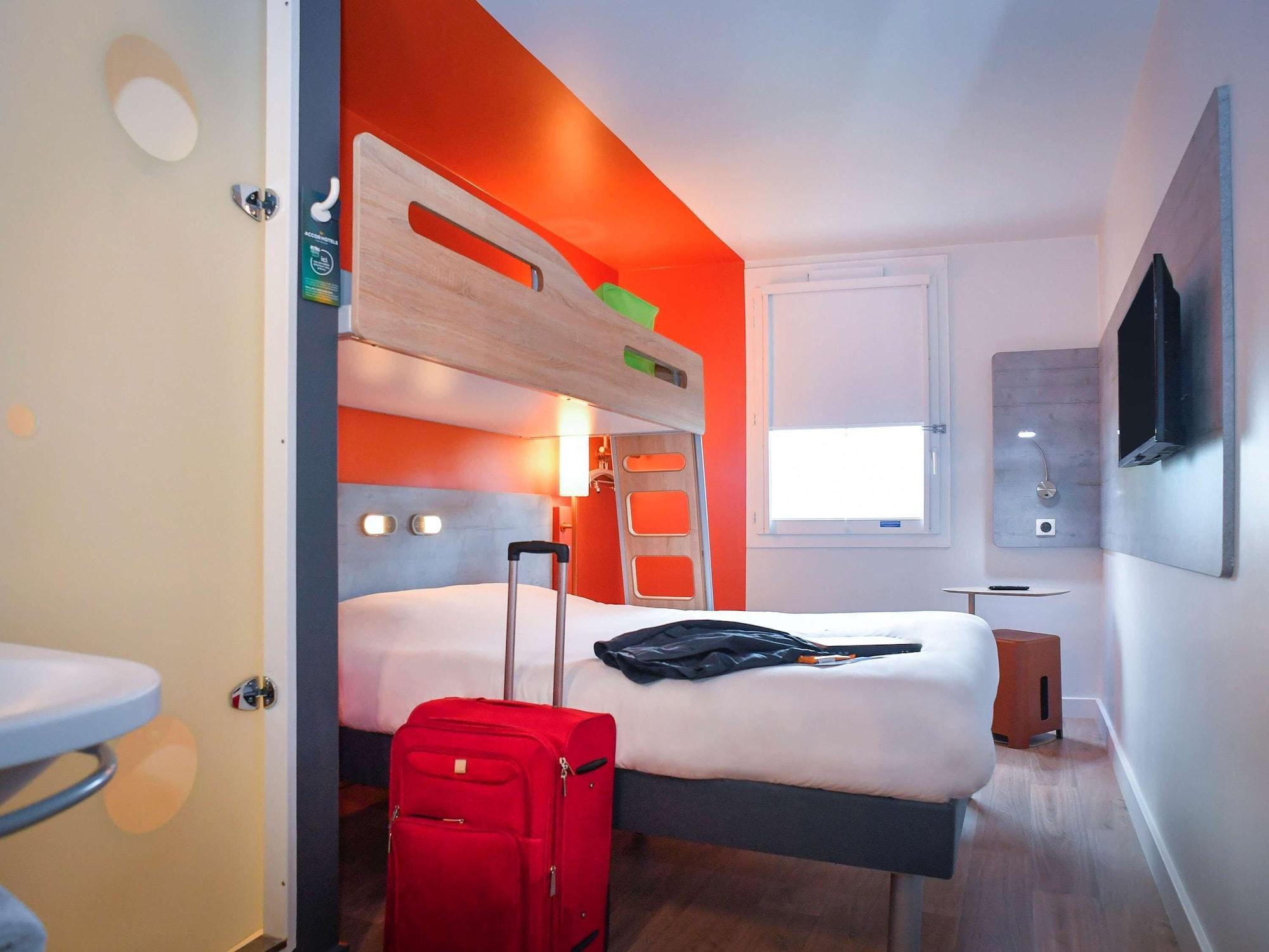 Ibis Budget Coutances Bagian luar foto