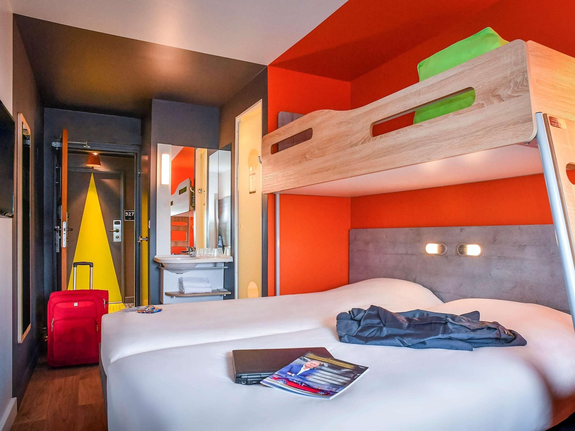 Ibis Budget Coutances Bagian luar foto