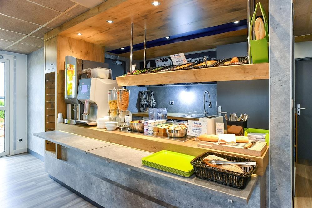 Ibis Budget Coutances Bagian luar foto