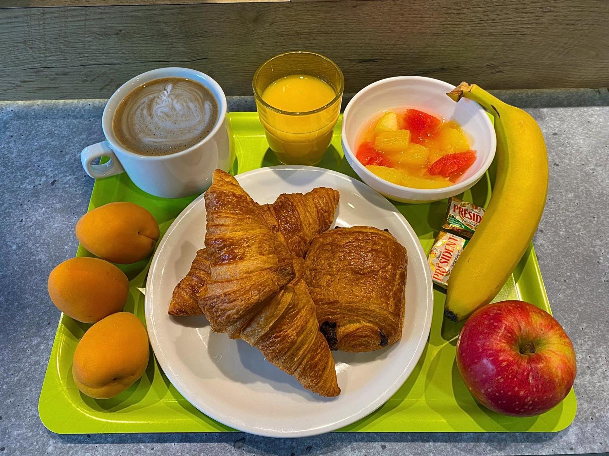 Ibis Budget Coutances Bagian luar foto