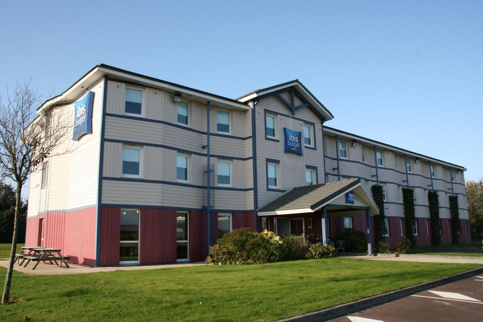 Ibis Budget Coutances Bagian luar foto