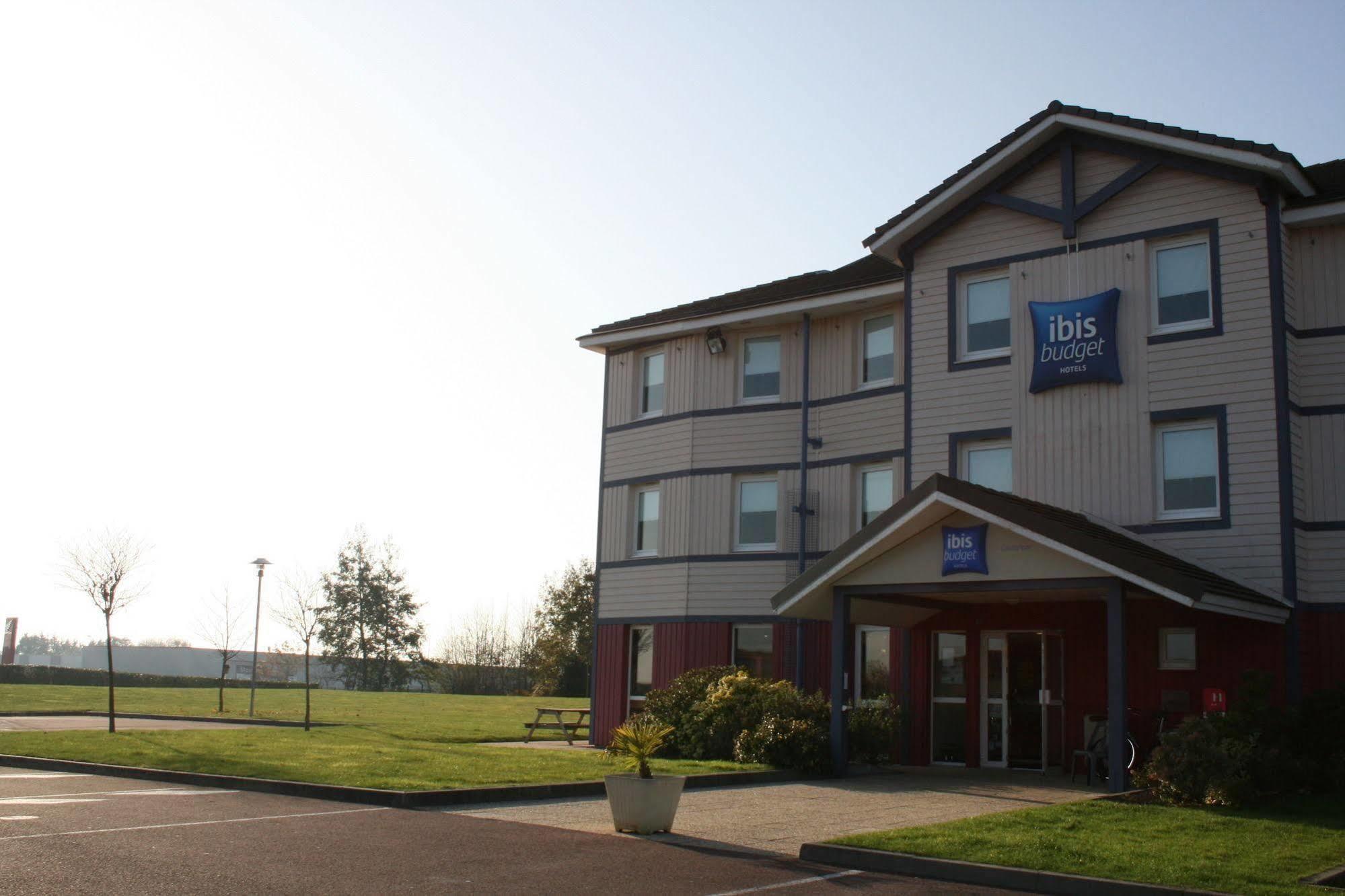 Ibis Budget Coutances Bagian luar foto