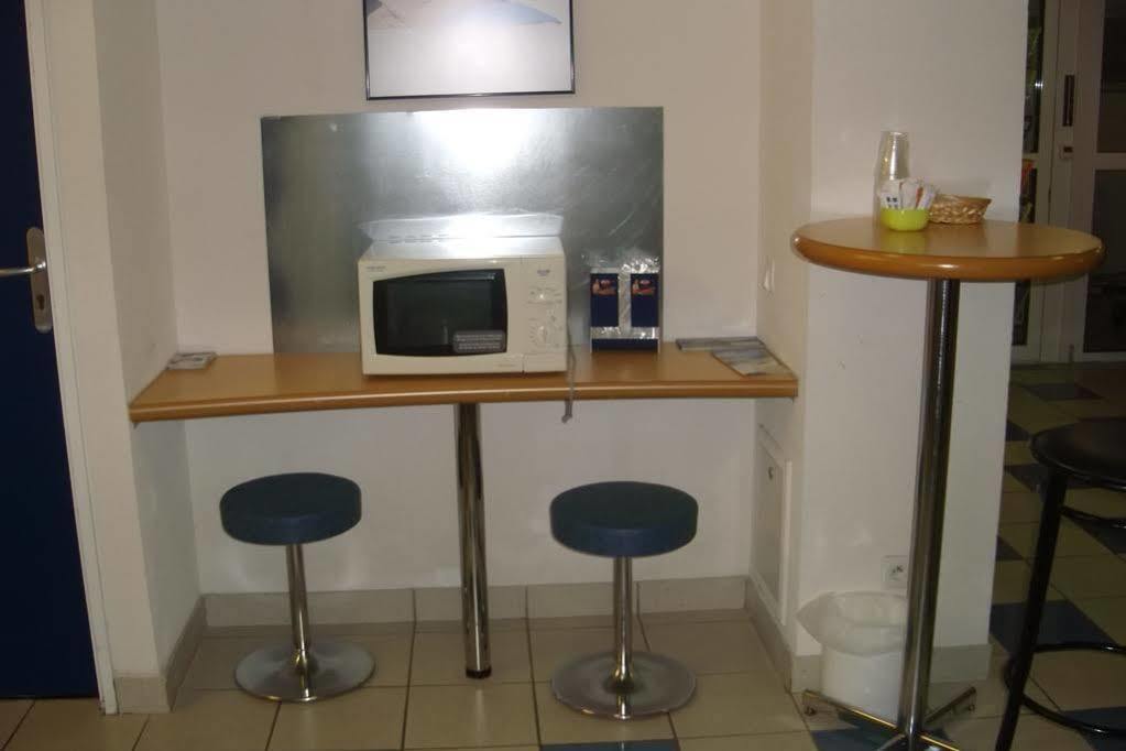 Ibis Budget Coutances Bagian luar foto
