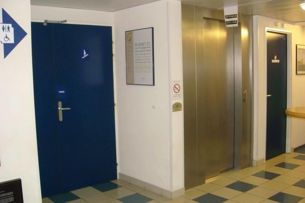 Ibis Budget Coutances Bagian luar foto