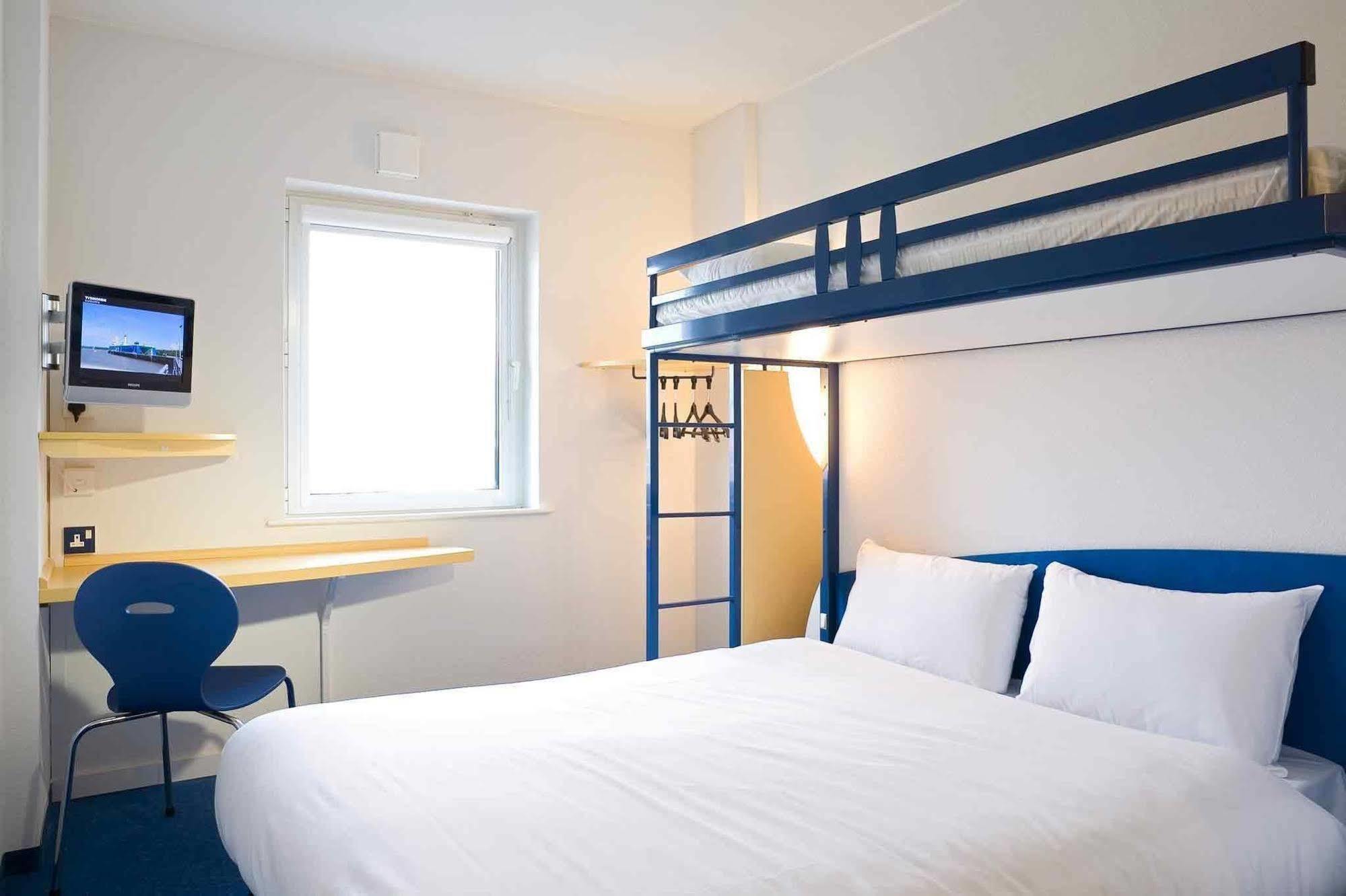Ibis Budget Coutances Bagian luar foto