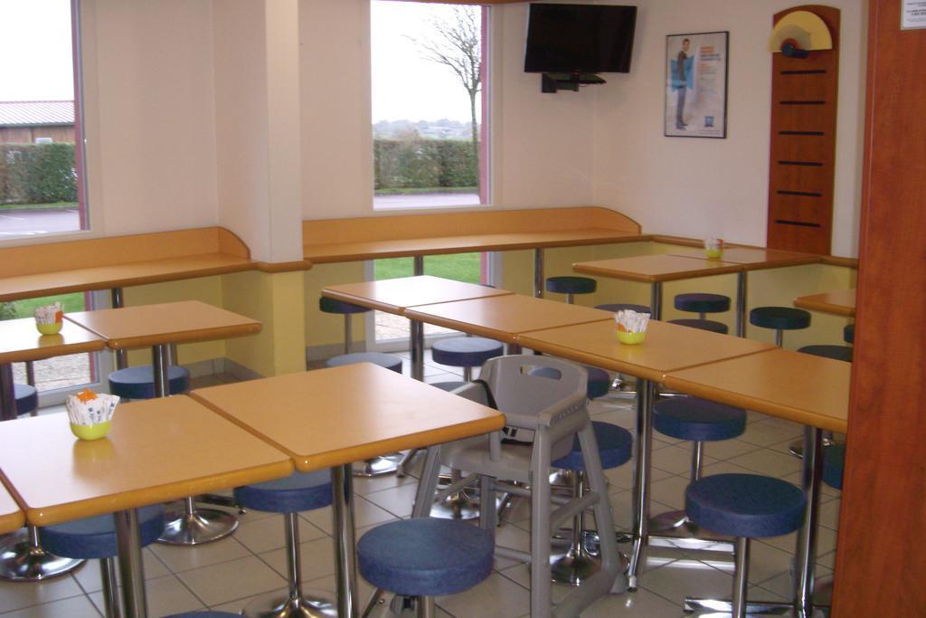 Ibis Budget Coutances Bagian luar foto